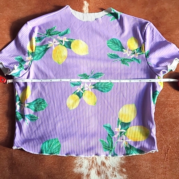 🌷 Lemon Pattern Mock Neck Crop Tee Size S - Picture 4 of 7